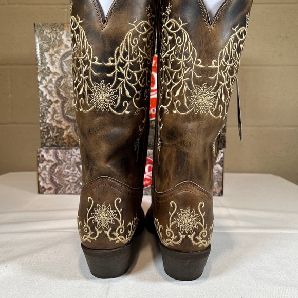 Laredo Western Boots Taupe/Off White Flower Embroidery Snip Toe Block Heel - Picture 5 of 6